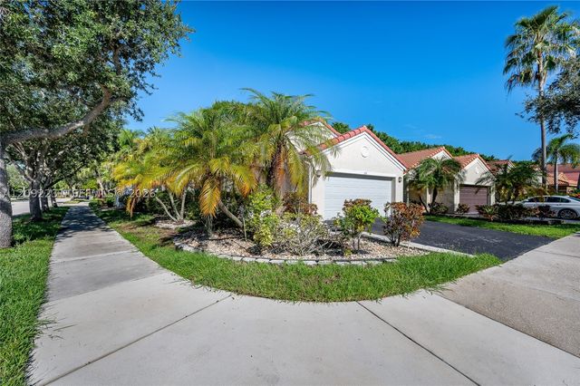 890 San Remo Dr, Weston, FL 33326