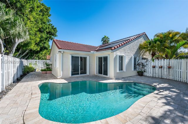 890 San Remo Dr, Weston, FL 33326