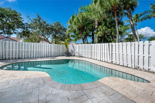 890 San Remo Dr, Weston, FL 33326