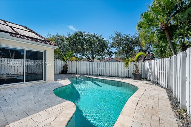 890 San Remo Dr, Weston, FL 33326