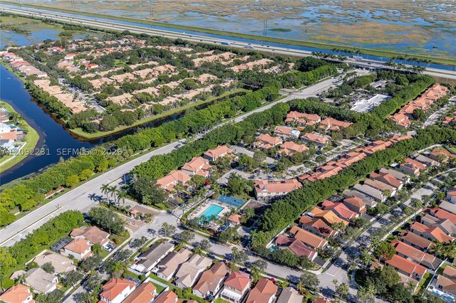 890 San Remo Dr, Weston, FL 33326