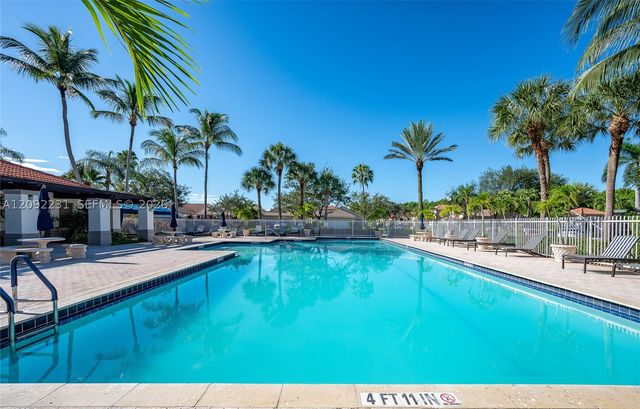 890 San Remo Dr, Weston, FL 33326