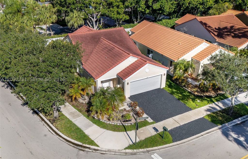 890 San Remo Dr, Weston, FL 33326