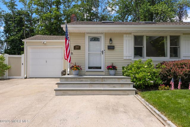 208 Martin Place, Middletown, NJ 07748