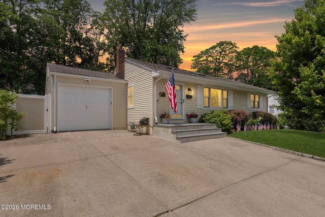 208 Martin Place, Middletown, NJ 07748