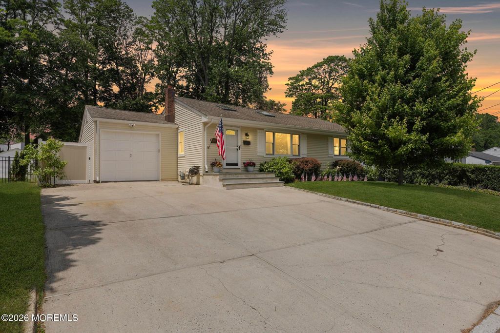 208 Martin Place, Middletown, NJ 07748