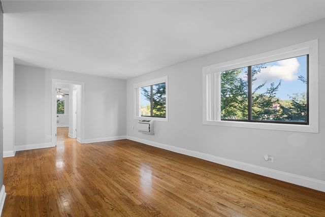 7545 N Winchester Avenue 303, Chicago, IL 60626