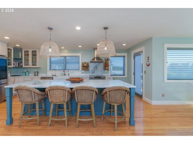 1305 Strawberry Dr, Bandon, OR 97411