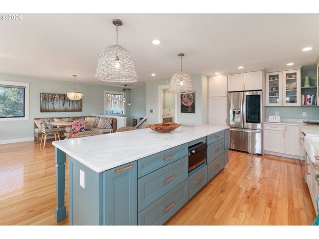 1305 Strawberry Dr, Bandon, OR 97411