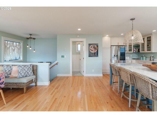 1305 Strawberry Dr, Bandon, OR 97411