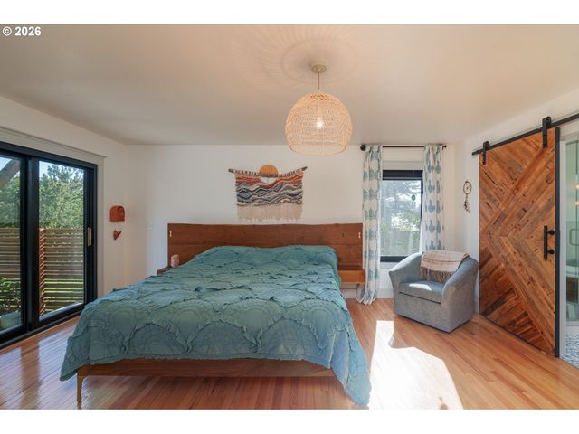 1305 Strawberry Dr, Bandon, OR 97411