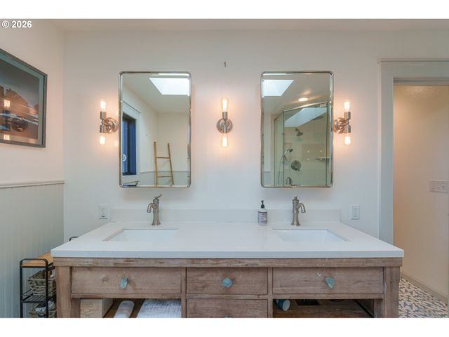 1305 Strawberry Dr, Bandon, OR 97411