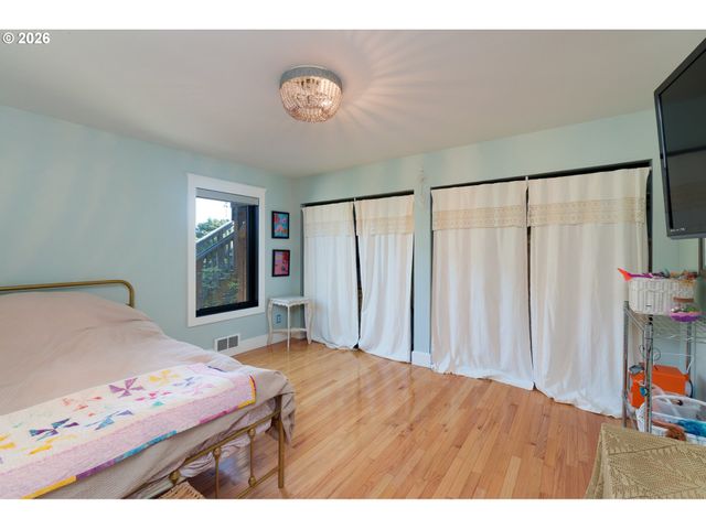 1305 Strawberry Dr, Bandon, OR 97411