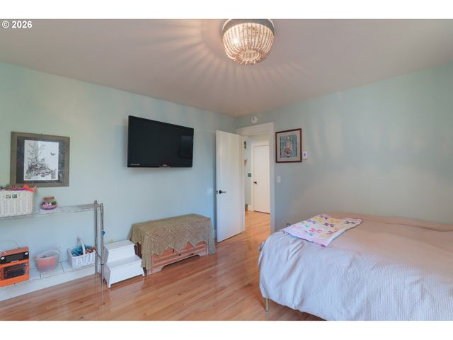 1305 Strawberry Dr, Bandon, OR 97411