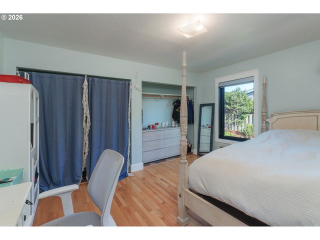 1305 Strawberry Dr, Bandon, OR 97411