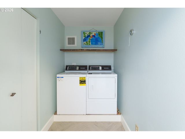 1305 Strawberry Dr, Bandon, OR 97411