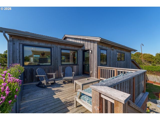 1305 Strawberry Dr, Bandon, OR 97411