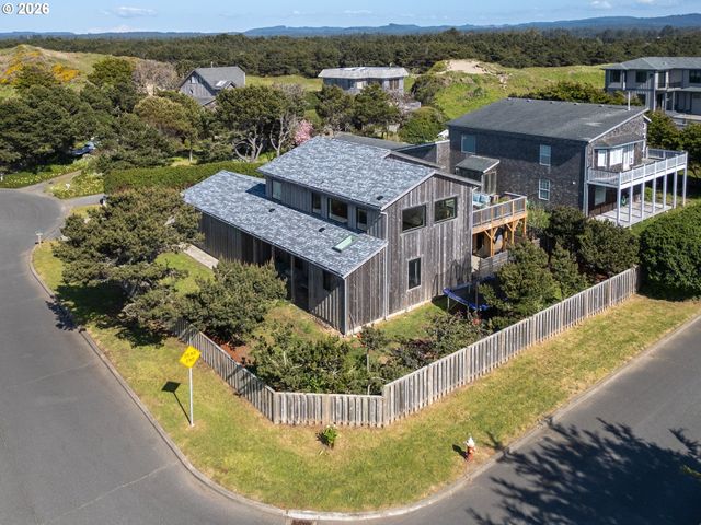1305 Strawberry Dr, Bandon, OR 97411