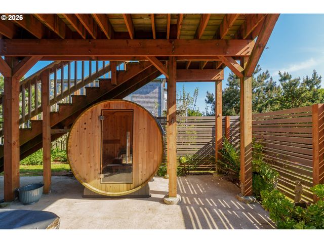 1305 Strawberry Dr, Bandon, OR 97411