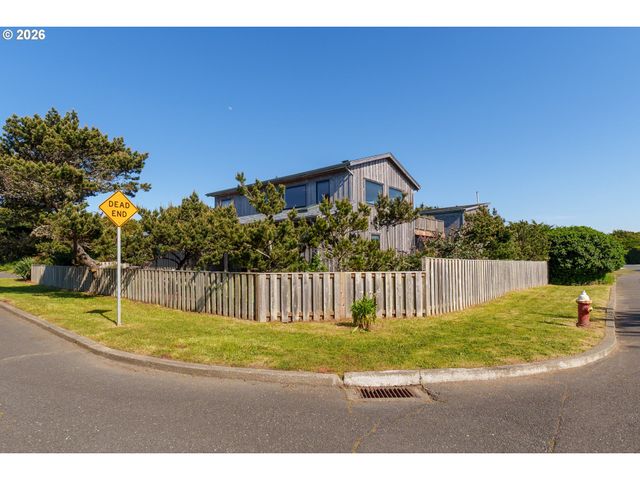 1305 Strawberry Dr, Bandon, OR 97411