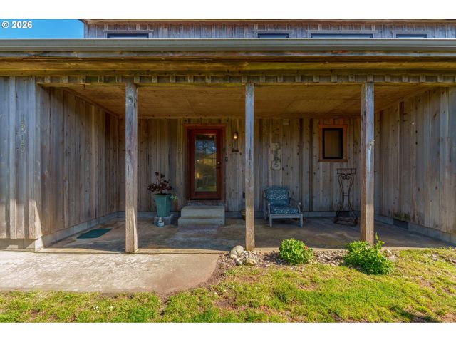 1305 Strawberry Dr, Bandon, OR 97411