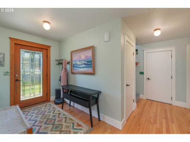 1305 Strawberry Dr, Bandon, OR 97411
