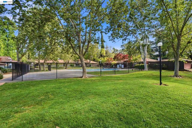 5505 Roundtree Dr B, Concord, CA 94521