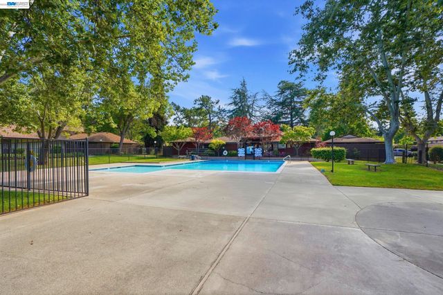 5505 Roundtree Dr B, Concord, CA 94521