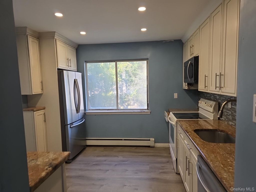 31 Depew Street, Huntington, NY 11743 — photo 4