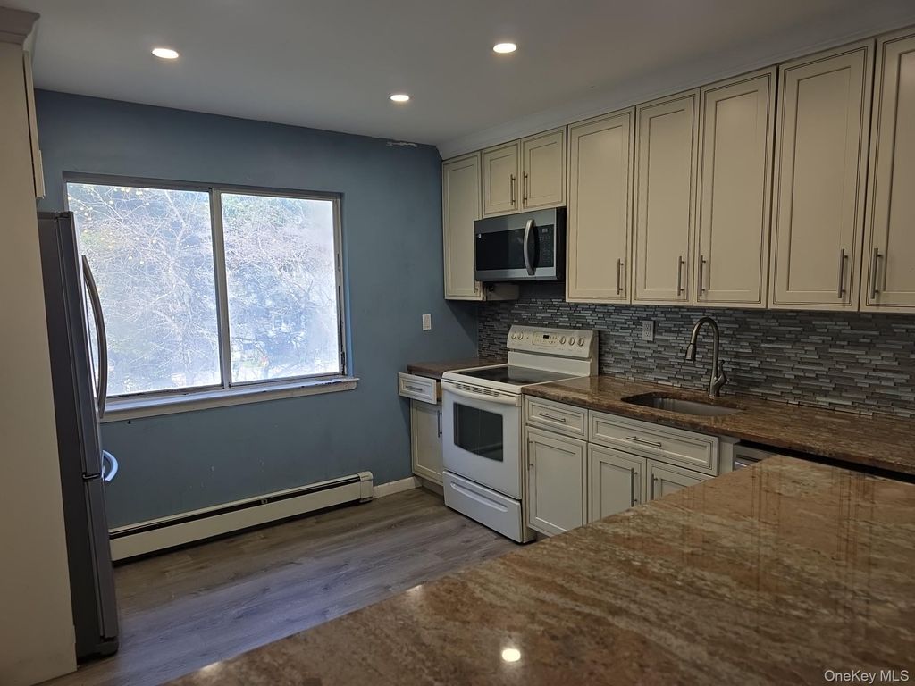 31 Depew Street, Huntington, NY 11743 — photo 5