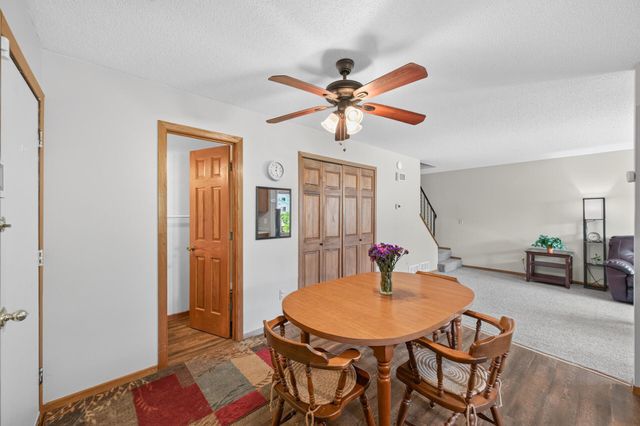 1554 Helmo Avenue N, Oakdale, MN 55128