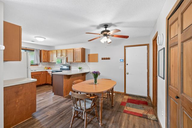 1554 Helmo Avenue N, Oakdale, MN 55128