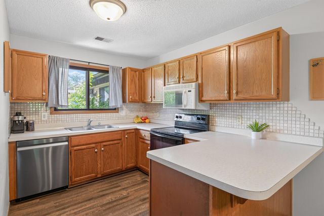 1554 Helmo Avenue N, Oakdale, MN 55128