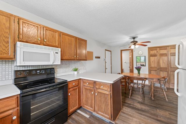 1554 Helmo Avenue N, Oakdale, MN 55128
