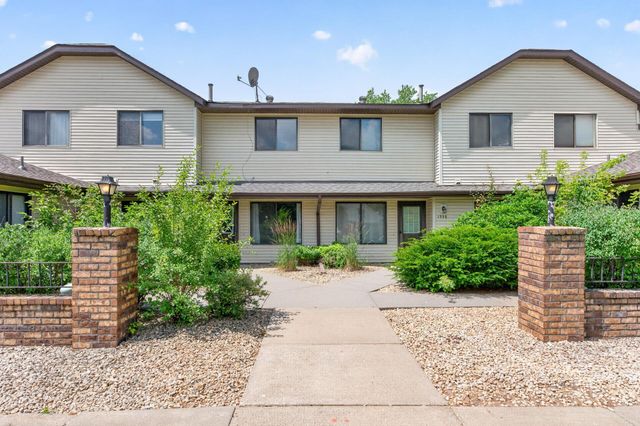 1554 Helmo Avenue N, Oakdale, MN 55128