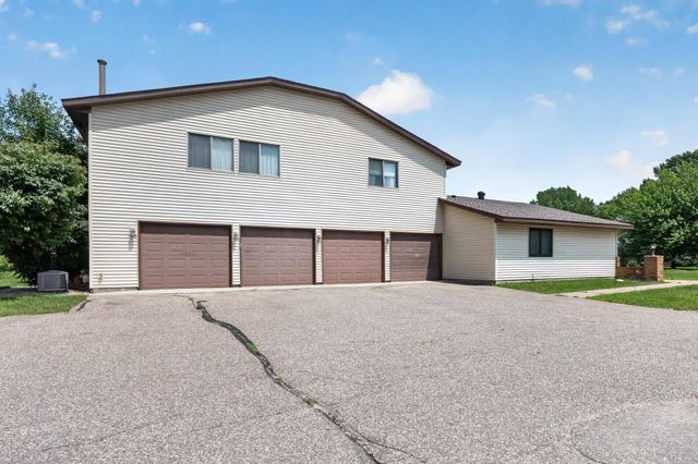 1554 Helmo Avenue N, Oakdale, MN 55128