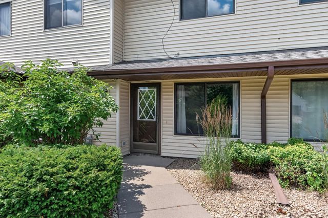 1554 Helmo Avenue N, Oakdale, MN 55128
