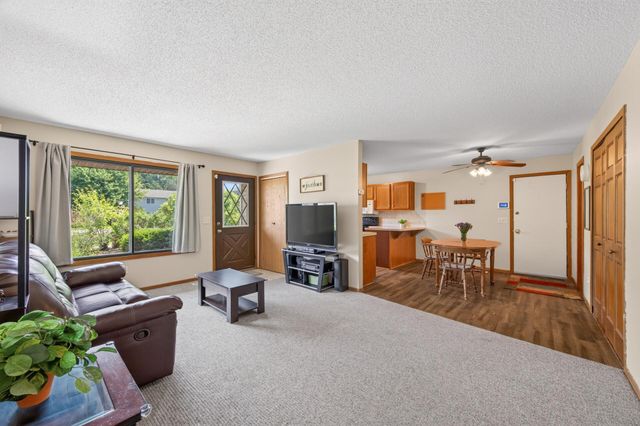 1554 Helmo Avenue N, Oakdale, MN 55128