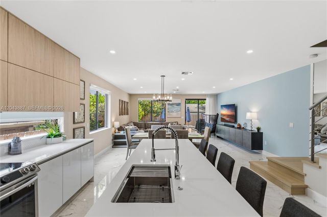 809 SW 10th Ter, Fort Lauderdale, FL 33315