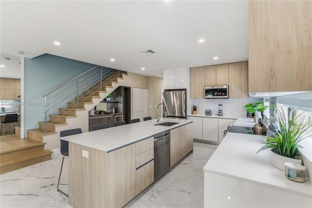 809 SW 10th Ter, Fort Lauderdale, FL 33315