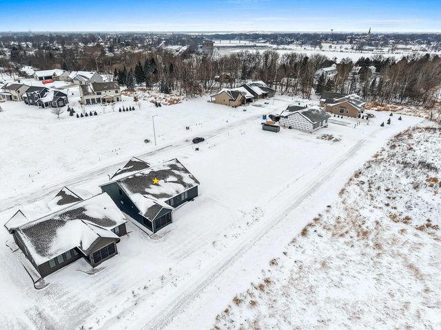 393 FARMHOUSE LANE, Combined Locks, WI 54113