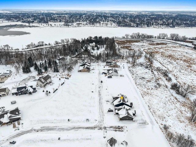 393 FARMHOUSE LANE, Combined Locks, WI 54113