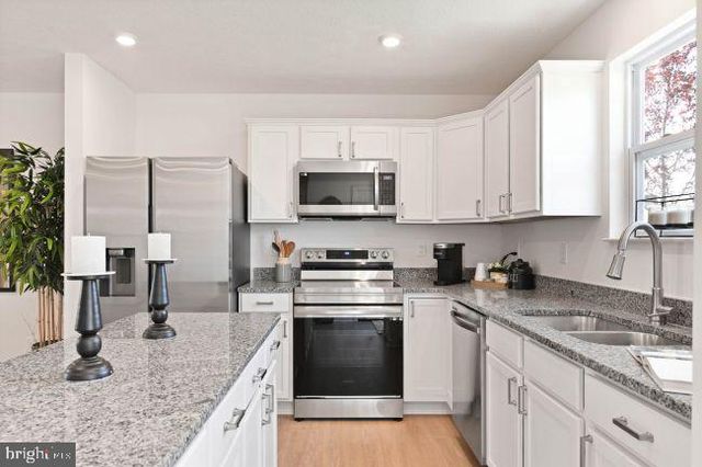 300 EDDY RD, Inwood, WV 25428