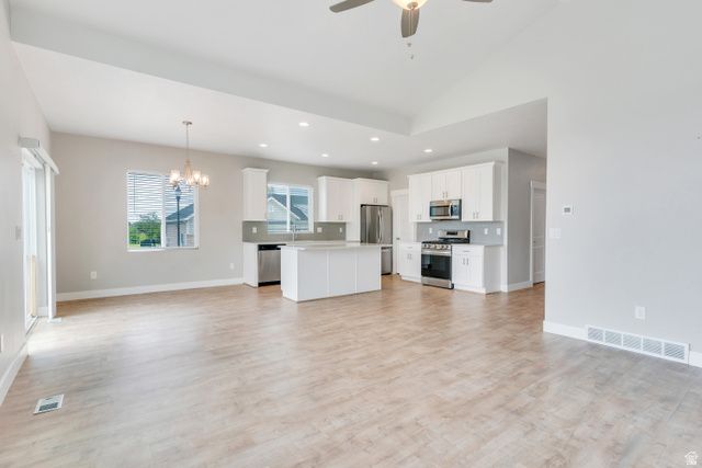 7632 S WAVERLY LN, West Jordan, UT 84084