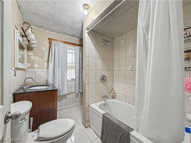 851 Tod Avenue NW, Warren, OH 44485