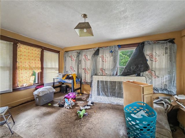 851 Tod Avenue NW, Warren, OH 44485