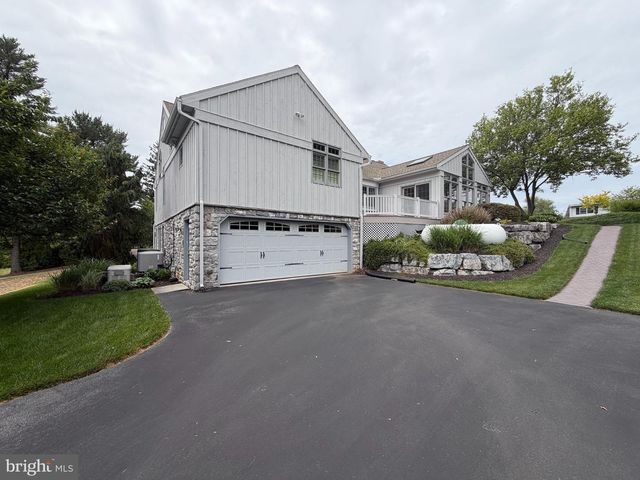 957 MONDALE RD, Bird In Hand, PA 17505