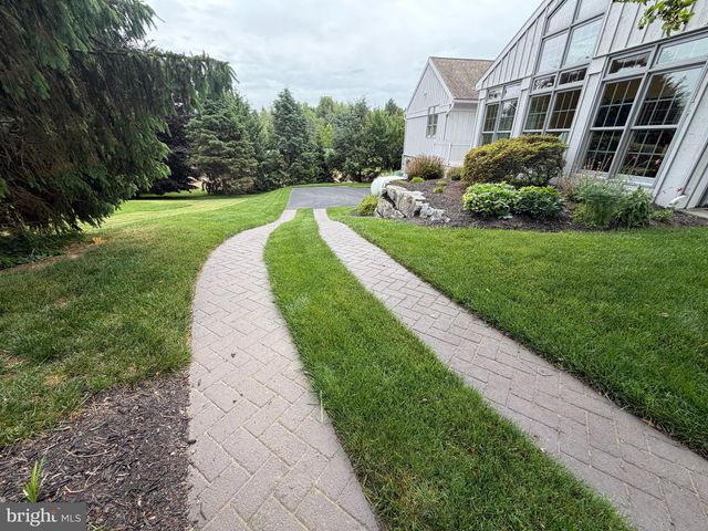 957 MONDALE RD, Bird In Hand, PA 17505