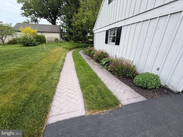 957 MONDALE RD, Bird In Hand, PA 17505