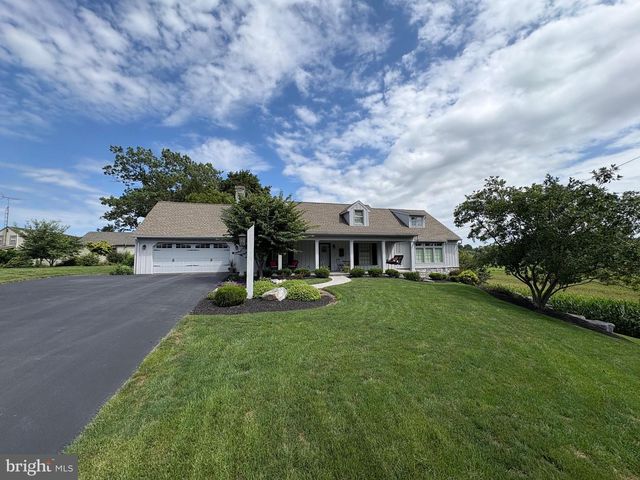 957 MONDALE RD, Bird In Hand, PA 17505